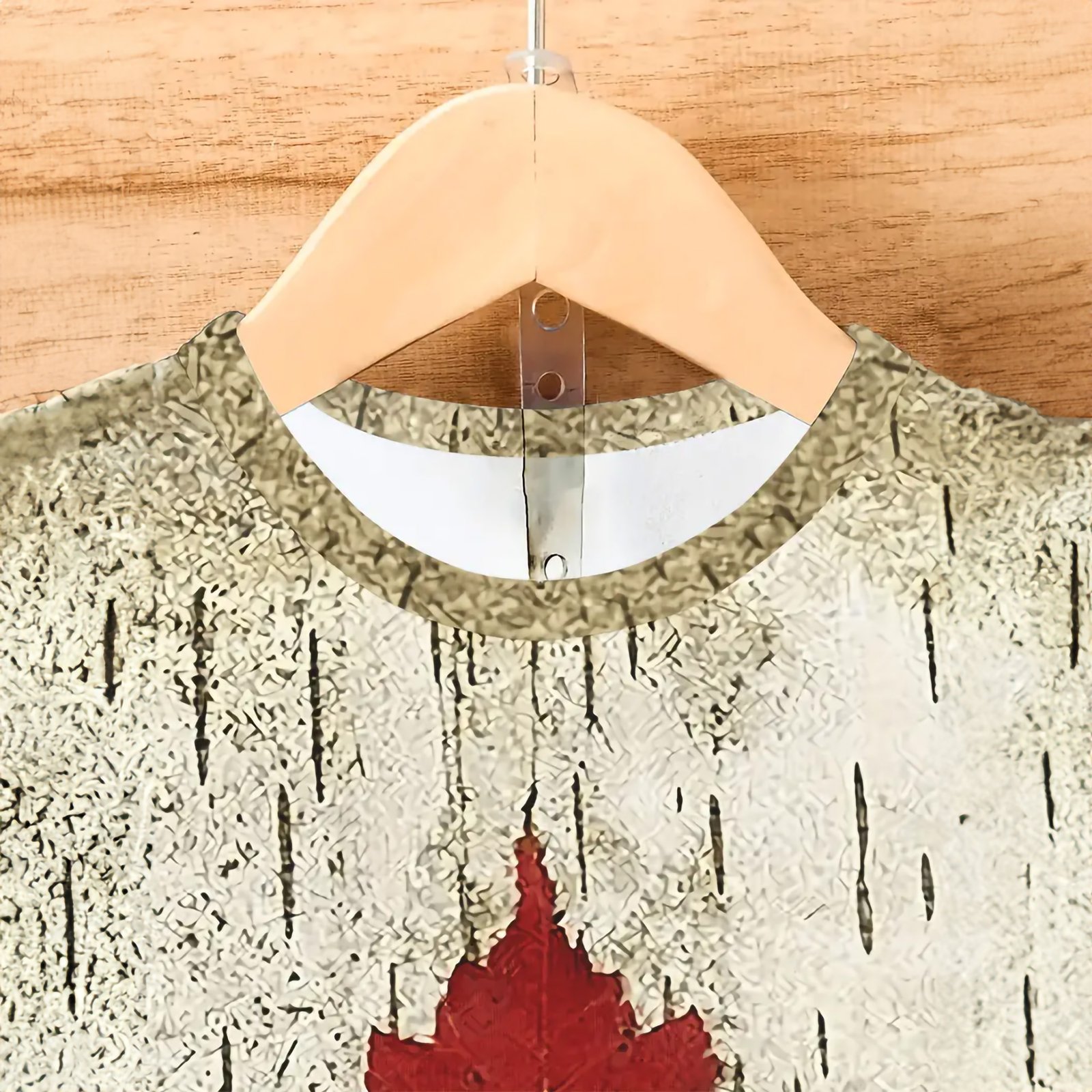 Menβs Maple Leaf Print T-shirt - Image 4